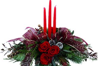 Centrotavola con rose rosse e candele rosse