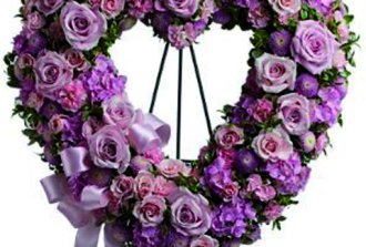 Corona-cuore-di-fiori-rosa